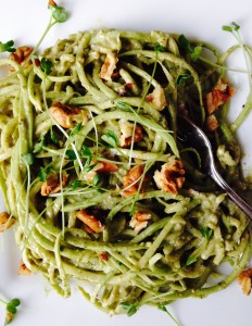 courgetti pesto walnoot